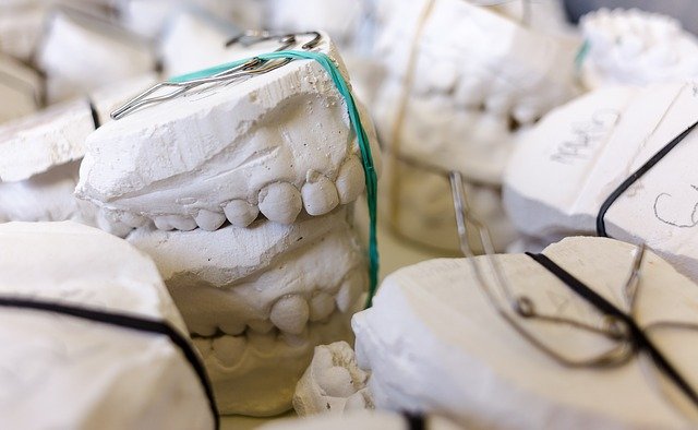 Zobni aparat za poravnavo zob